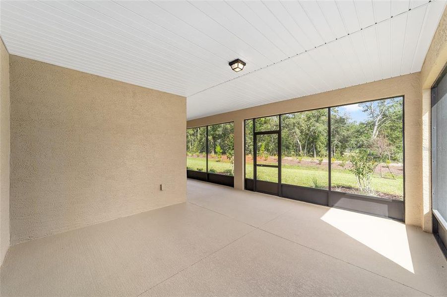 Spacious, unfurnished interior of a new home in , Ocala (Image 13).