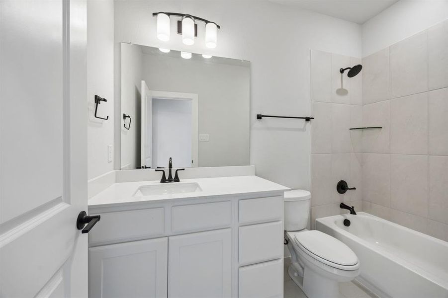 Furnished interior view inside a new home in Ellis Ranch Estates, Waxahachie (Image 13).