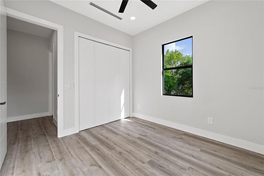 Spacious, unfurnished interior of a new home in , Tampa (Image 51).