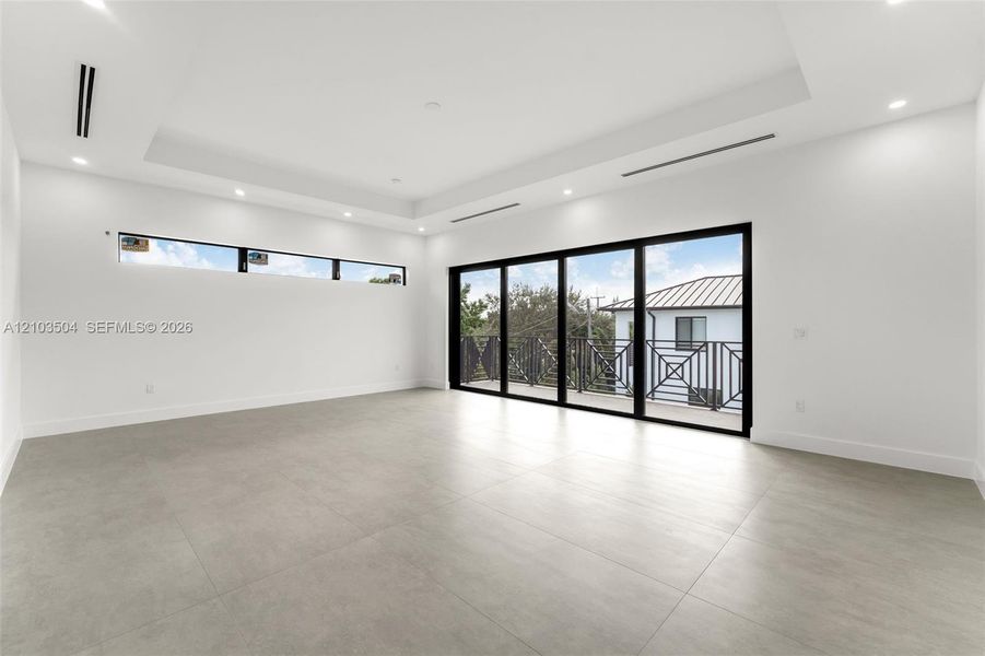 Spacious, unfurnished interior of a new home in , Miami (Image 43).