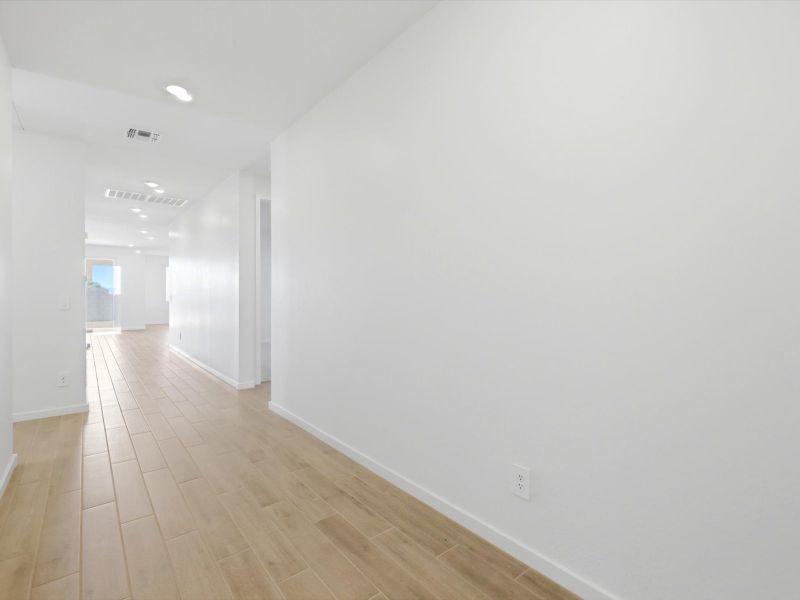 Spacious, unfurnished interior of a new home in White Tank Foothills Reserve Series, Waddell (Image 18).