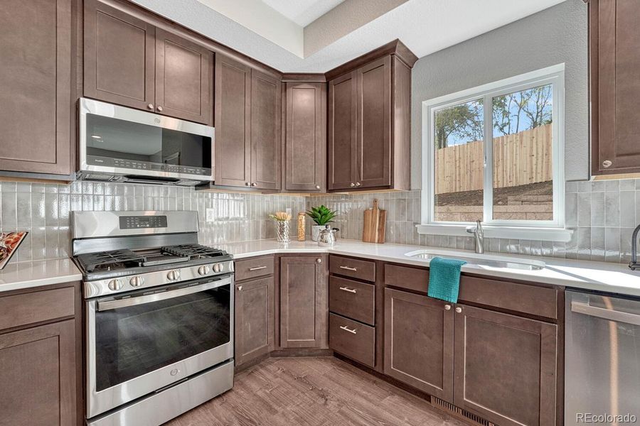 Choose your cabinet finish Choose your cabinet finish