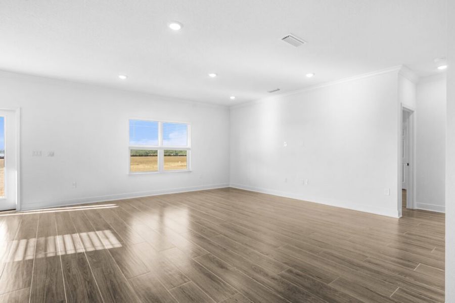 Spacious, unfurnished interior of a new home in Lake Merial, Panama City (Image 16).