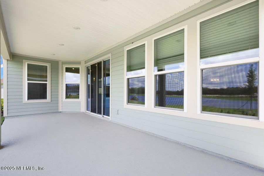 Spacious, unfurnished interior of a new home in Colbert Landings, Palm Coast (Image 23).