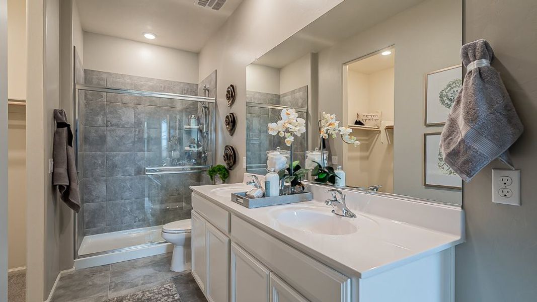 Wayfarer Owner's Suite Bathroom