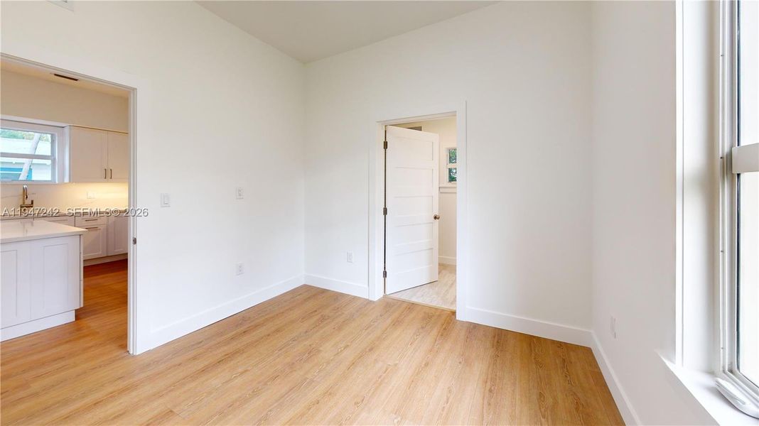 Spacious, unfurnished interior of a new home in , Coral Gables (Image 20).