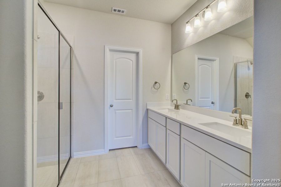 Furnished interior view inside a new home in Sunflower Ridge, New Braunfels (Image 3).