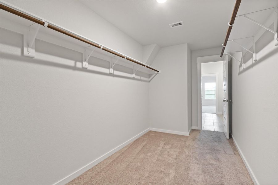 Spacious, unfurnished interior of a new home in Sunterra, Katy (Image 14).