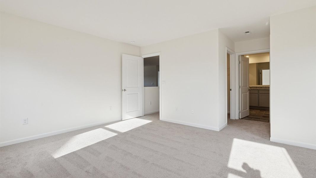 Spacious, unfurnished interior of a new home in Whispering Springs, Maryville (Image 31).