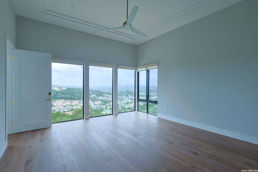Spacious, unfurnished interior of a new home in , San Antonio (Image 29).