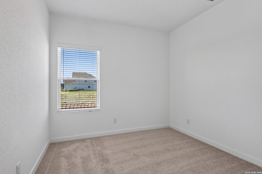Spacious, unfurnished interior of a new home in Nopal Valley, San Antonio (Image 14).