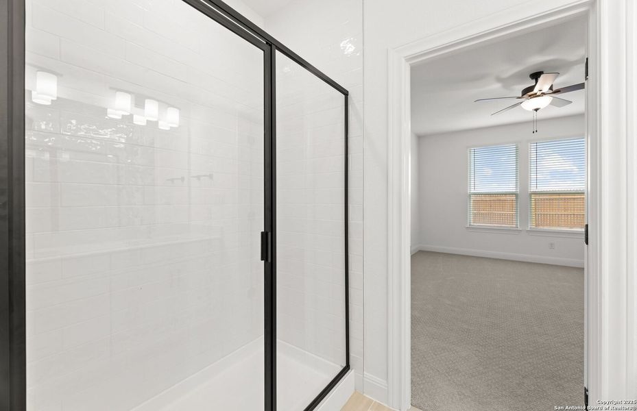 Spacious, unfurnished interior of a new home in Dove Song, Marion (Image 24).