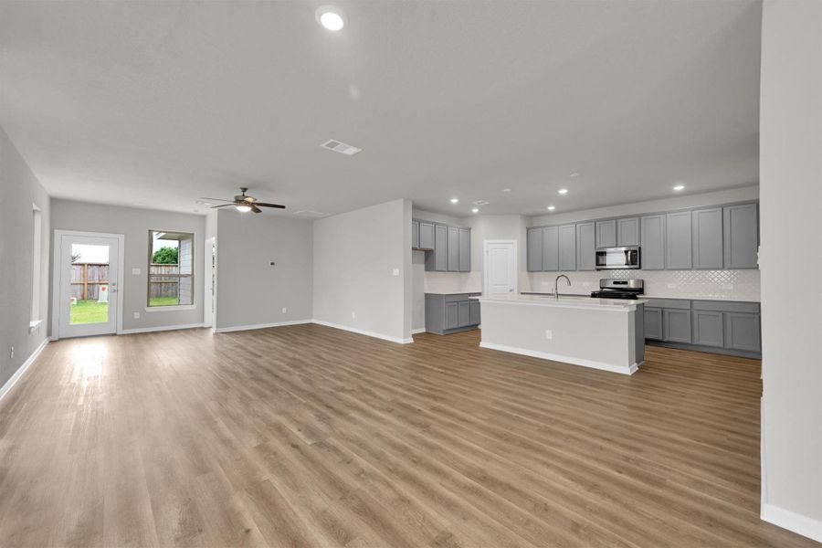 Spacious, unfurnished interior of a new home in La Segarra 40', Brookshire (Image 14).