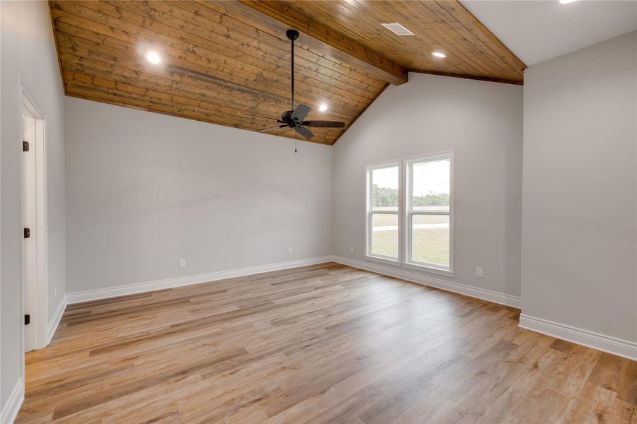 Spacious, unfurnished interior of a new home in , Grapeland (Image 32).