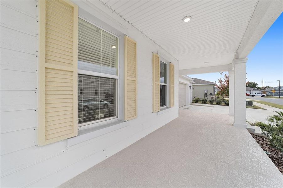 Exterior details and patio area of a home in Calesa Township, Ocala (Image 3).