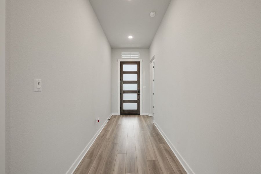Spacious, unfurnished interior of a new home in Lagos Reserve, Manor (Image 19).