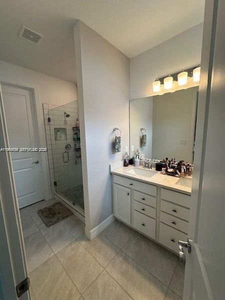 Furnished interior view inside a new home in , Plantation (Image 9).