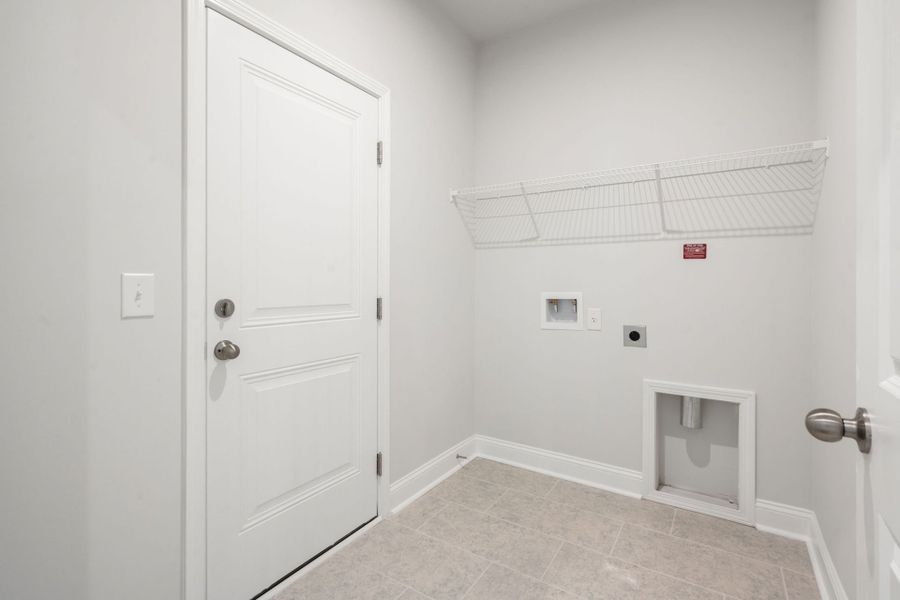 Spacious, unfurnished interior of a new home in Waterways, Richmond Hill (Image 35).