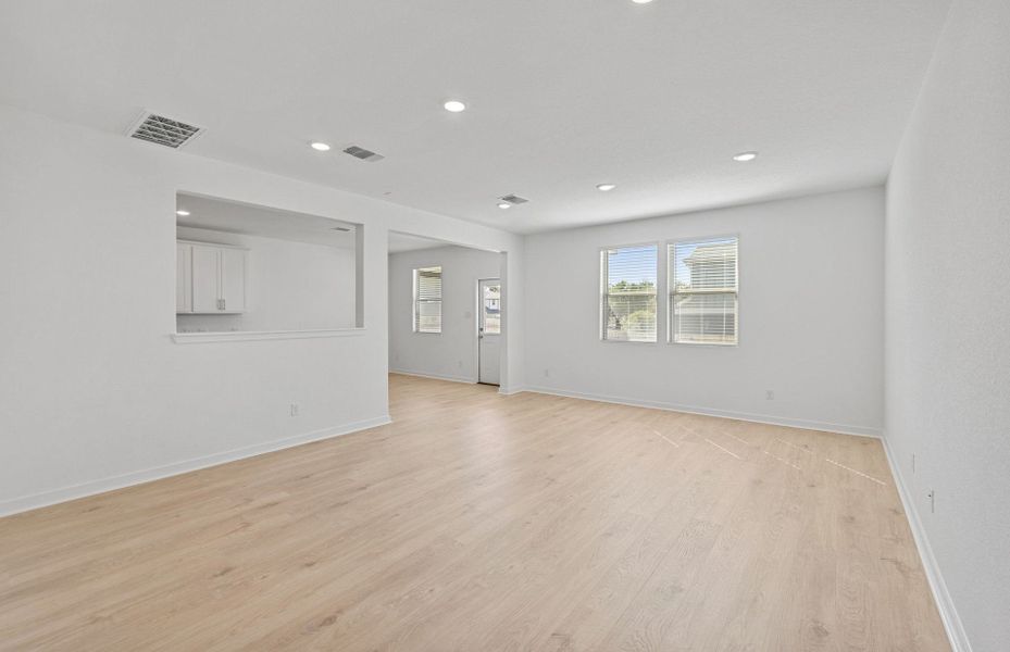 Spacious, unfurnished interior of a new home in Sonterra, Jarrell (Image 34).