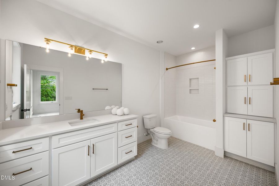 52 -2817 claremont rd, interior