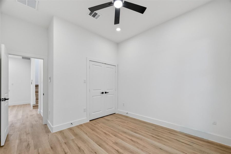 Spacious, unfurnished interior of a new home in , Houston (Image 29).