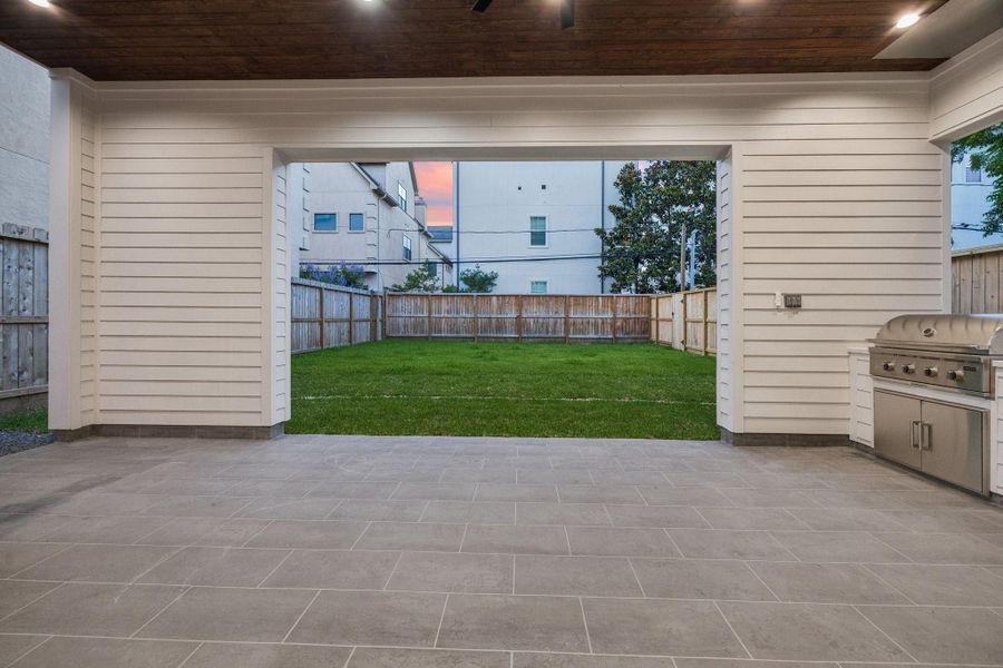 Another view of the Covered Lanai looking out onto the yard.
