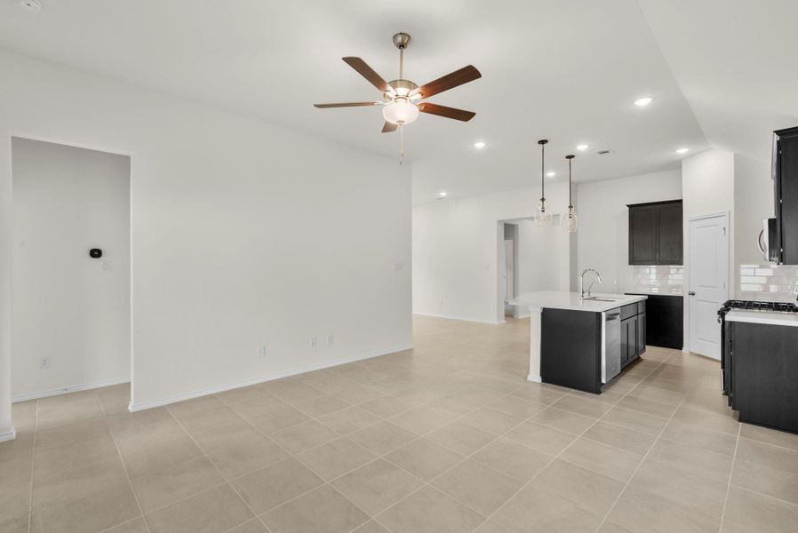 Spacious, unfurnished interior of a new home in Grand Central Park, Conroe (Image 18).