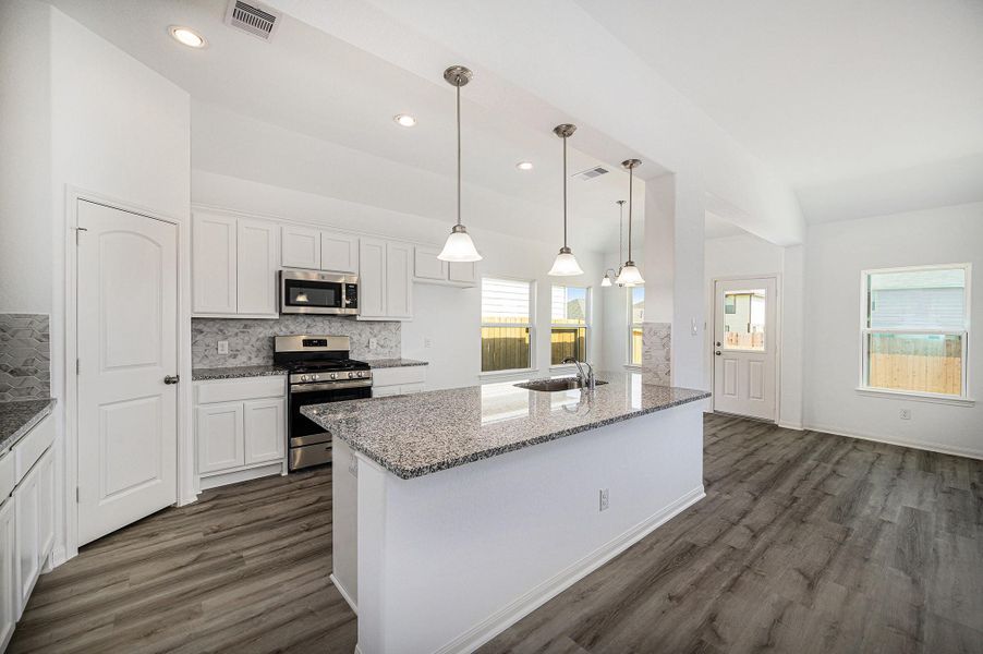 Beautiful 1 Story Home! Hardin Floor plan.  Pictures are representation of the Hardin SB plan.  Colors and selections may vary.   Call today for a tour!
