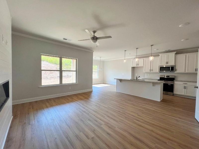 Spacious, unfurnished interior of a new home in , Homer (Image 12).