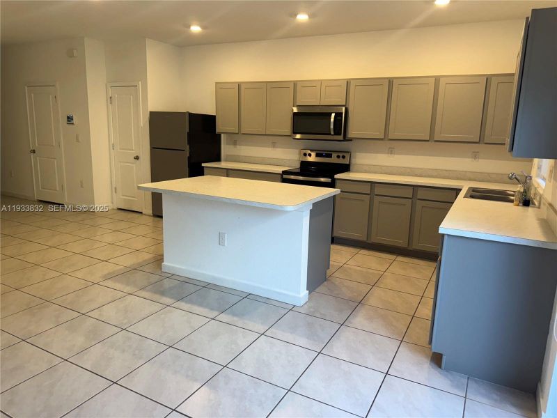Furnished interior view inside a new home in , Pompano Beach (Image 5).
