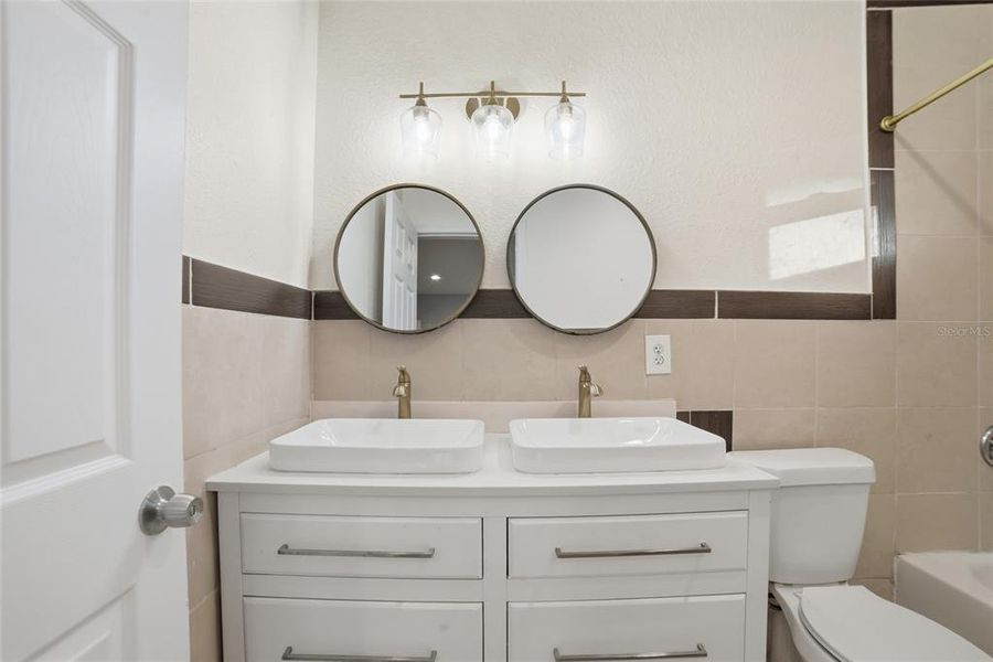 Furnished interior view inside a new home in , Orlando (Image 4).