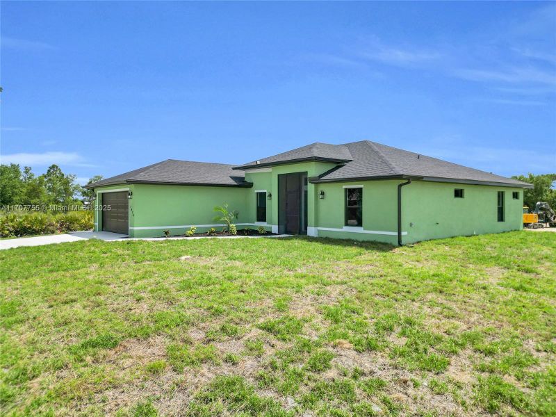 Front exterior of a new home in , Labelle, FL, highlighting curb appeal (Image 19). Front exterior of a new home in , Labelle, FL, highlighting curb appeal (Image 19).