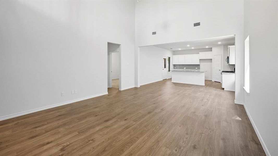 Spacious, unfurnished interior of a new home in Silverado, Aubrey (Image 27).