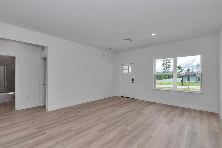 Spacious, unfurnished interior of a new home in , Ocala (Image 44).
