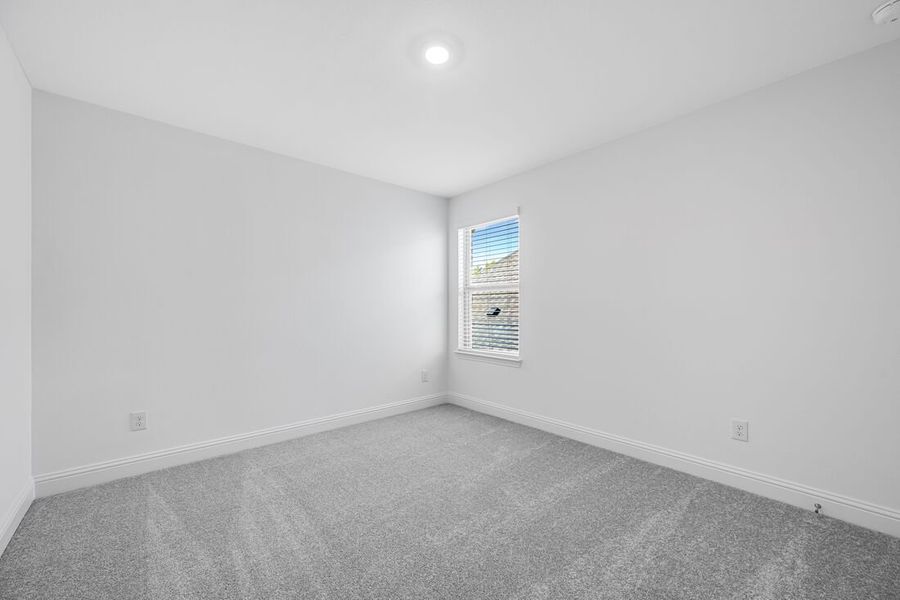 Spacious, unfurnished interior of a new home in South Oak 50s, Oak Point (Image 16).