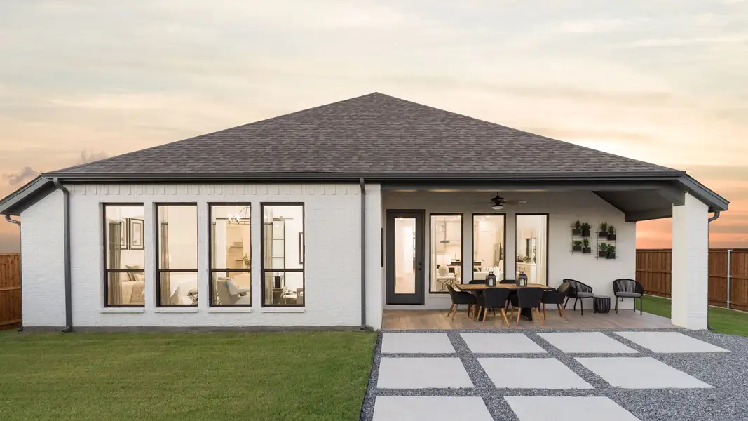 Exterior details and patio area of a home in Midline, Houston (Image 4).