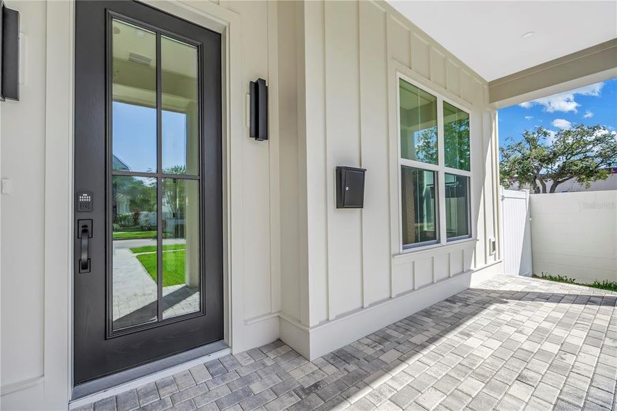 Exterior details and patio area of a home in , St. Petersburg (Image 25).