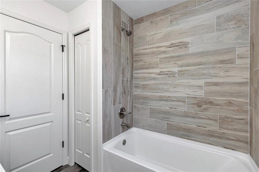 Furnished interior view inside a new home in , Dunnellon (Image 20).