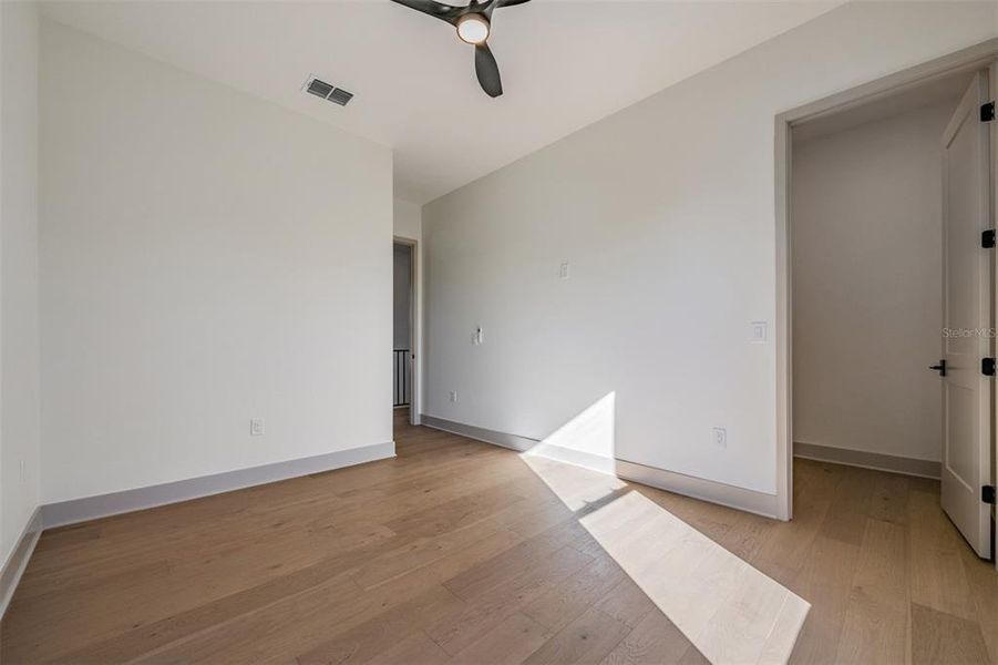 Spacious, unfurnished interior of a new home in , Tampa (Image 16).