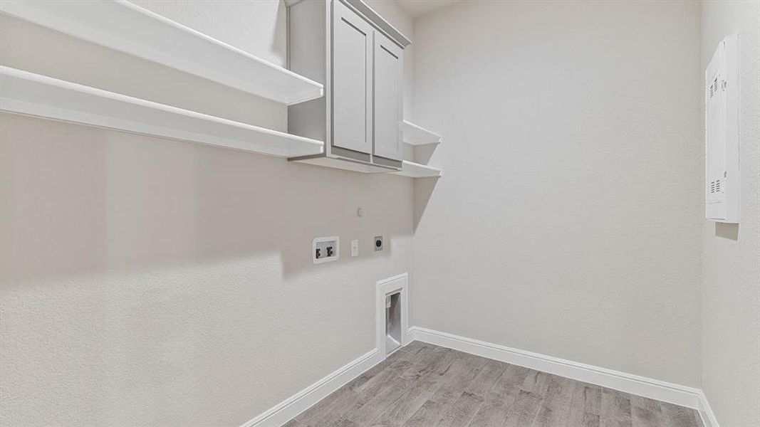 Spacious, unfurnished interior of a new home in Lakeview Pointe, Grand Prairie (Image 26). Spacious, unfurnished interior of a new home in Lakeview Pointe, Grand Prairie (Image 26).