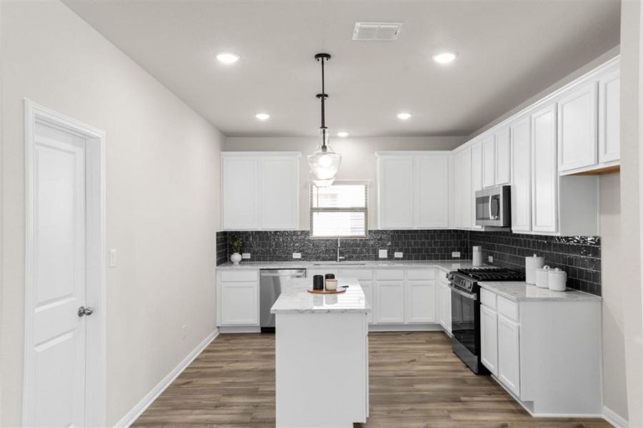 Furnished interior view inside a new home in Saddle Creek, Georgetown (Image 18).