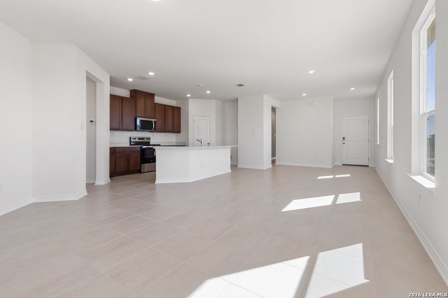 Spacious, unfurnished interior of a new home in Legend Heights, New Braunfels (Image 16). Spacious, unfurnished interior of a new home in Legend Heights, New Braunfels (Image 16).