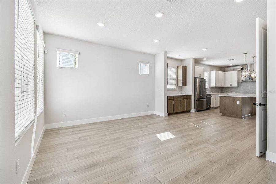 Spacious, unfurnished interior of a new home in , Tampa (Image 13).