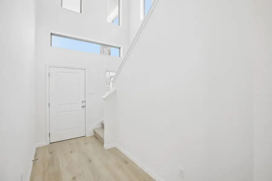 Spacious, unfurnished interior of a new home in Trinity Ranch, Elgin (Image 17).