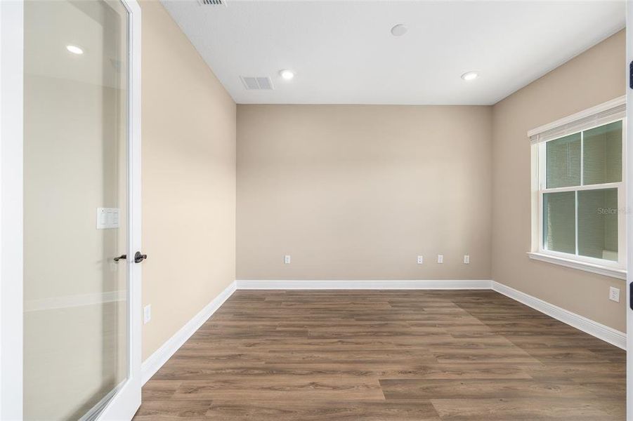 Spacious, unfurnished interior of a new home in , Ocala (Image 14).