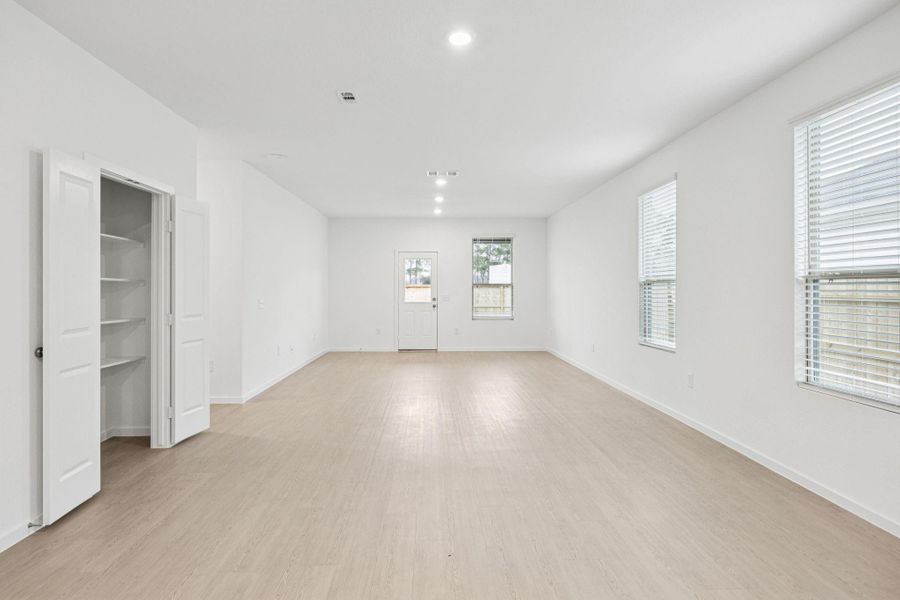 Spacious, unfurnished interior of a new home in Crosby Farms, Crosby (Image 29).