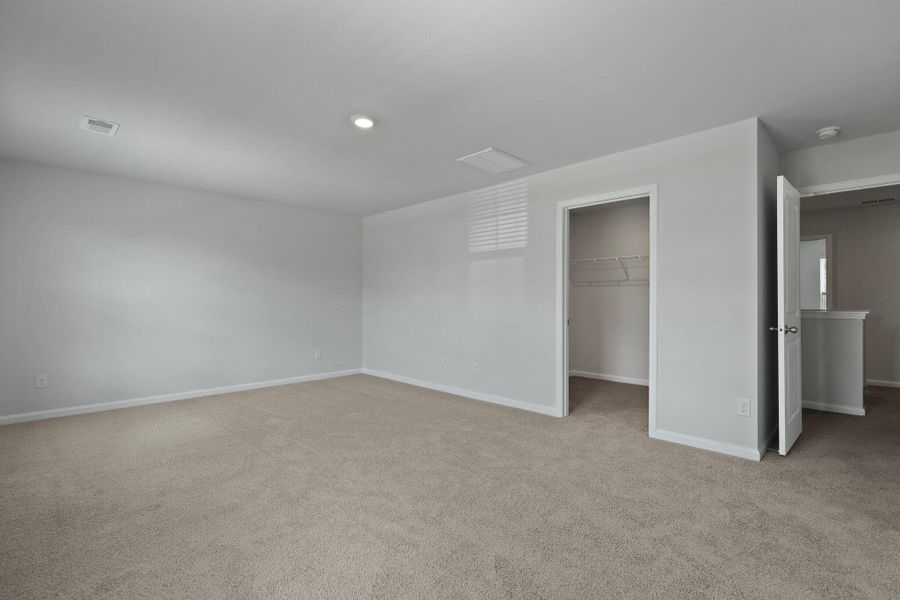 Spacious, unfurnished interior of a new home in Lakeview at Kitfield, Moncks Corner (Image 32).