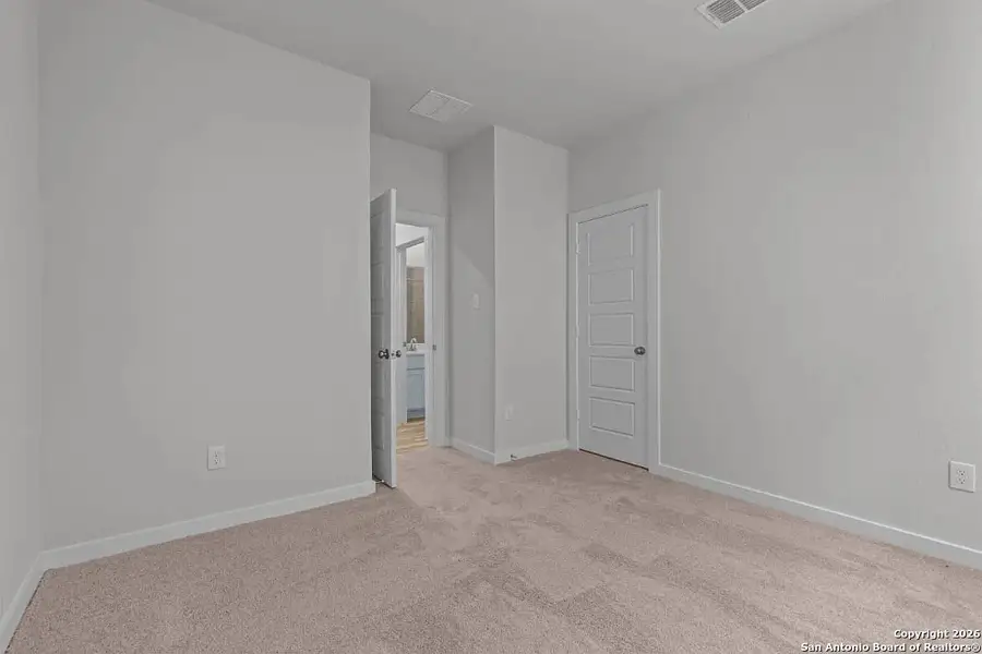 Spacious, unfurnished interior of a new home in Summerlin, San Antonio (Image 11).