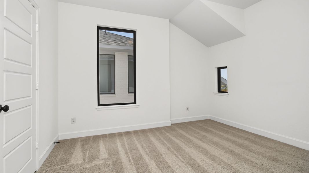 Spacious, unfurnished interior of a new home in Lakes of Cane Island, Katy (Image 15).
