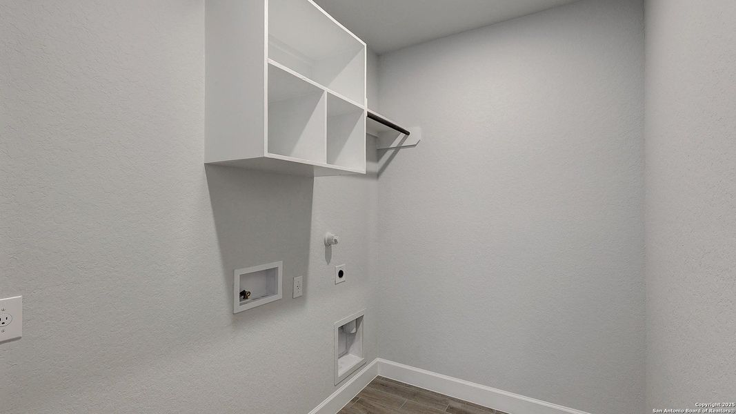 Spacious, unfurnished interior of a new home in Ladera 50', San Antonio (Image 34).